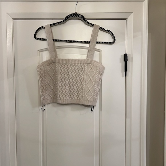 H&M Tops - Cable-knit crop top